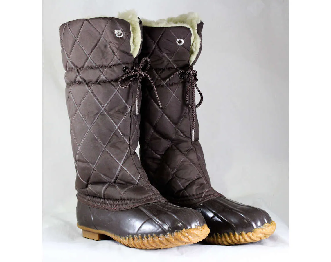 Size 6 Preppy Boots - Brown 60s Quilted Nylon with Rubber Soles & Faux Fur Lining - Chocolate 1960s Sporto Brand Shoes - NOS Deadstock