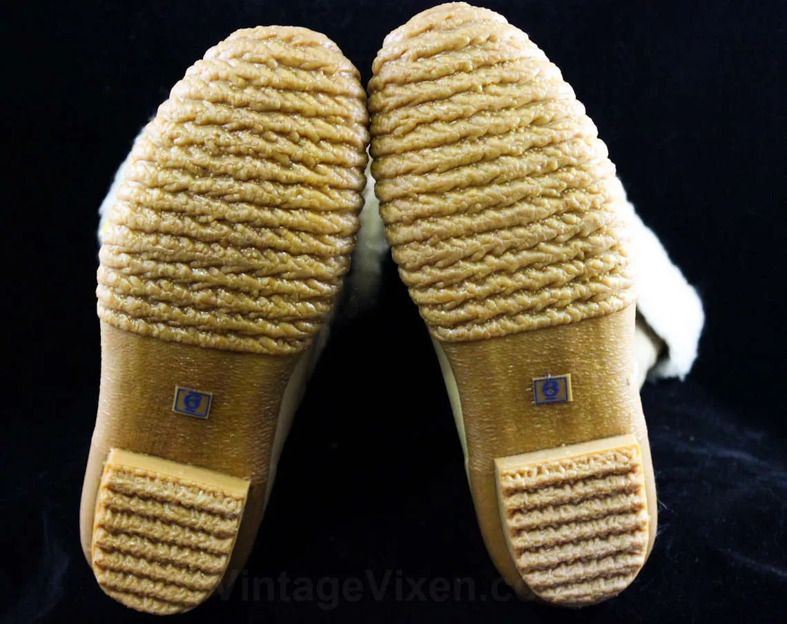 Size 6 Preppy Duck Boots - Neutral Tan Quilted Nylon with Rubber Soles & Faux Fur Lining - Light Brown Beige 1960s Fall Shoes - NOS with Tag