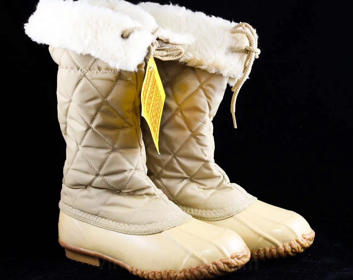 Size 6 Preppy Duck Boots - Neutral Tan Quilted Nylon with Rubber Soles & Faux Fur Lining - Light Brown Beige 1960s Fall Shoes - NOS with Tag